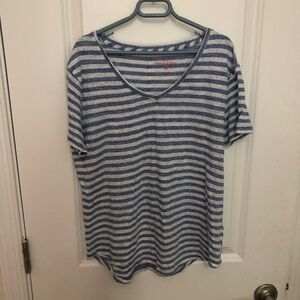 Vineyard Vines t-shirt size XS